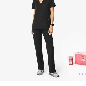 Figs Kade Cargo scrub pants